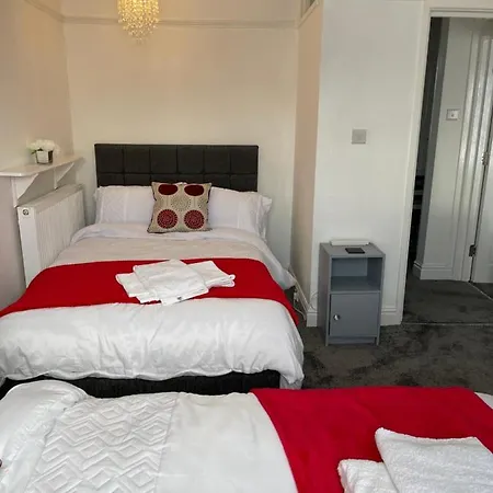 H &P Accommodation Plymouth Exterior photo