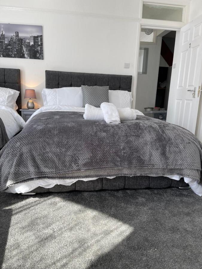 H &p Apartment *